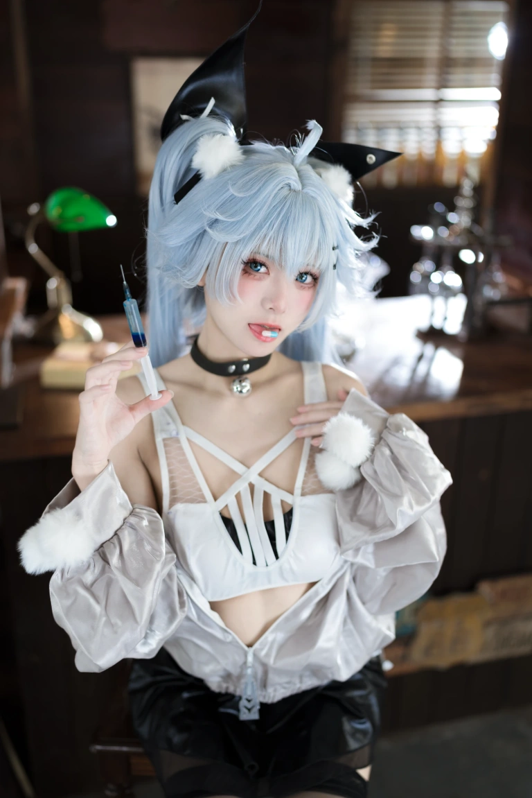 九柒喵《少女前线 芙洛伦·药心巧克力》主题写真：29张全套美图