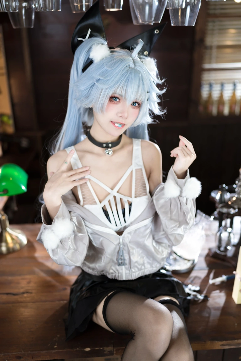 九柒喵《少女前线 芙洛伦·药心巧克力》主题写真：29张全套美图