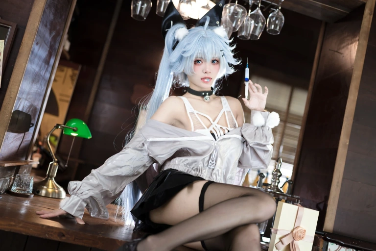 九柒喵《少女前线 芙洛伦·药心巧克力》主题写真：29张全套美图