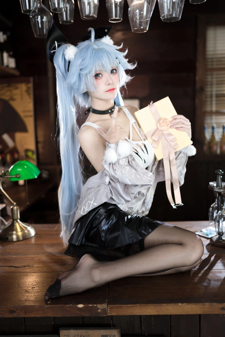 九柒喵《少女前线 芙洛伦·药心巧克力》主题写真：29张全套美图