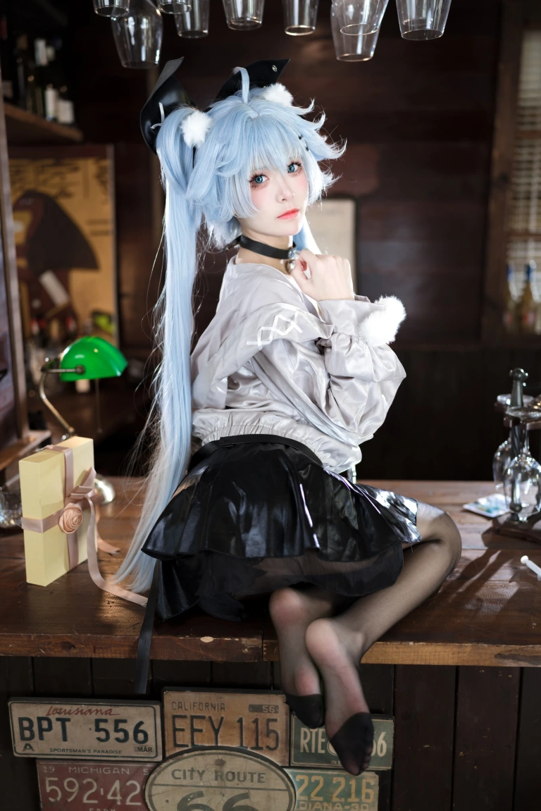 九柒喵《少女前线 芙洛伦·药心巧克力》主题写真：29张全套美图