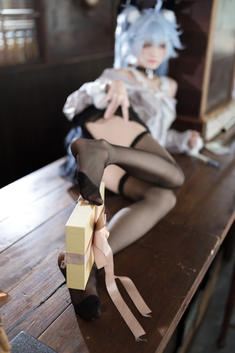 九柒喵《少女前线 芙洛伦·药心巧克力》主题写真：29张全套美图