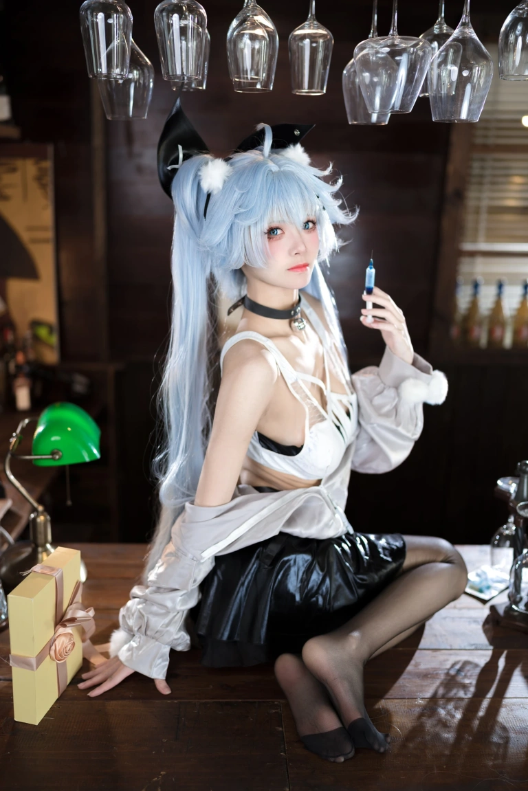 九柒喵《少女前线 芙洛伦·药心巧克力》主题写真：29张全套美图