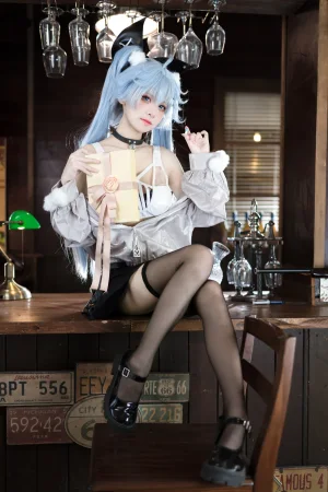 九柒喵《少女前线 芙洛伦·药心巧克力》主题写真：29张全套美图