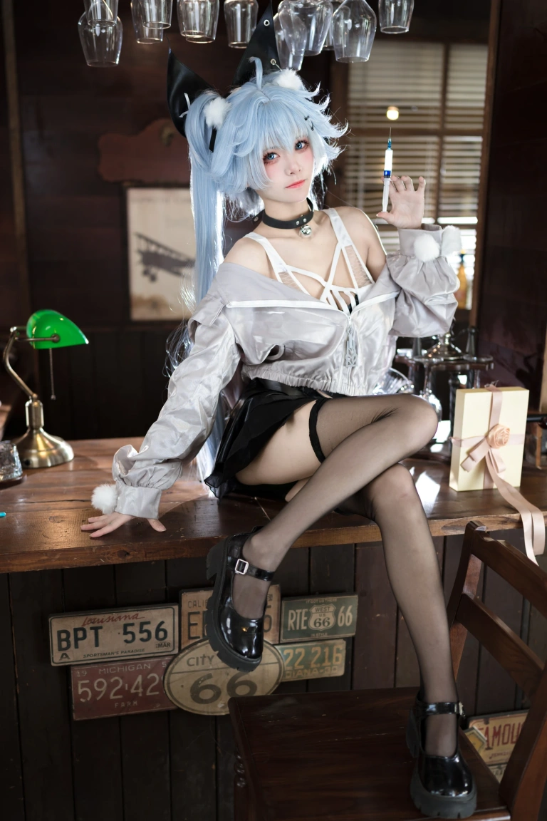 九柒喵《少女前线 芙洛伦·药心巧克力》主题写真：29张全套美图