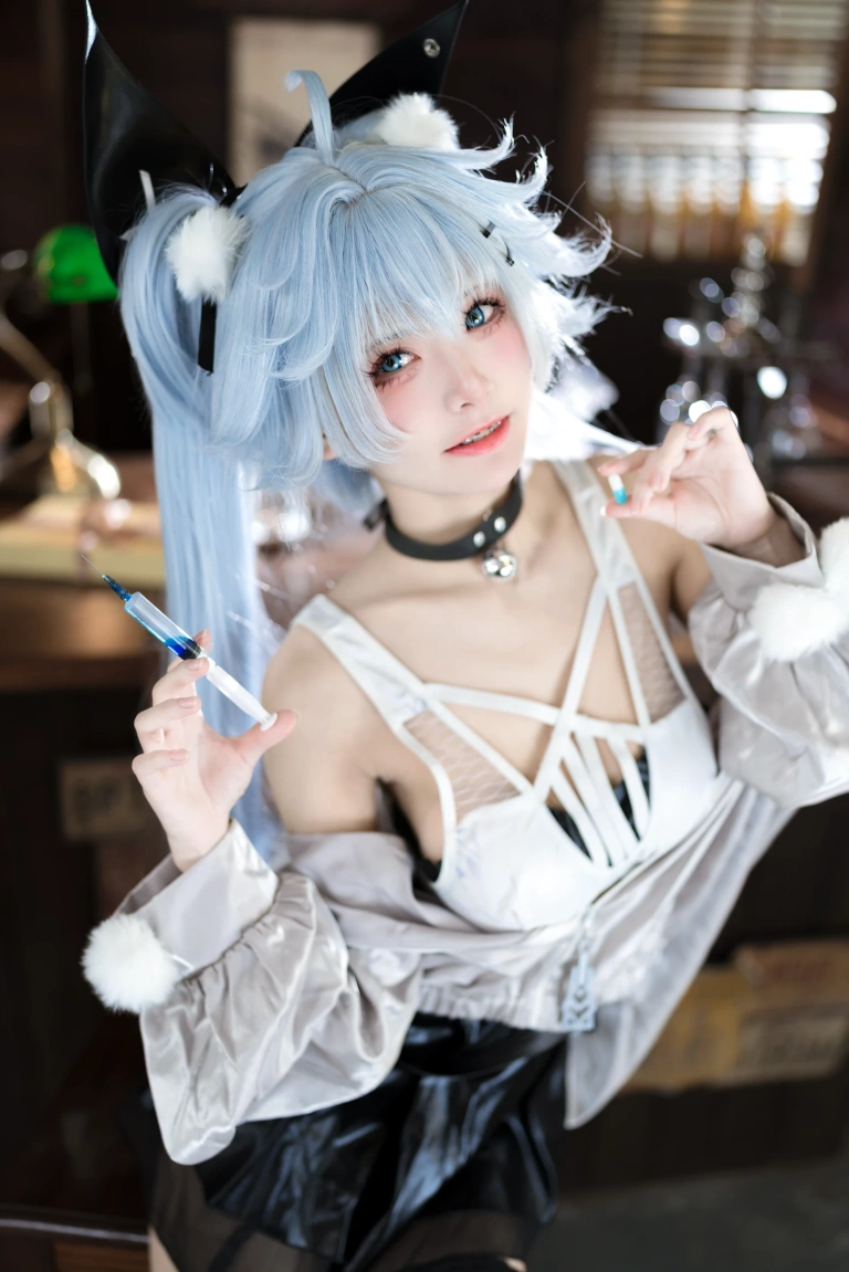 九柒喵《少女前线 芙洛伦·药心巧克力》主题写真：29张全套美图