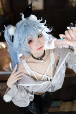 九柒喵《少女前线 芙洛伦·药心巧克力》主题写真：29张全套美图