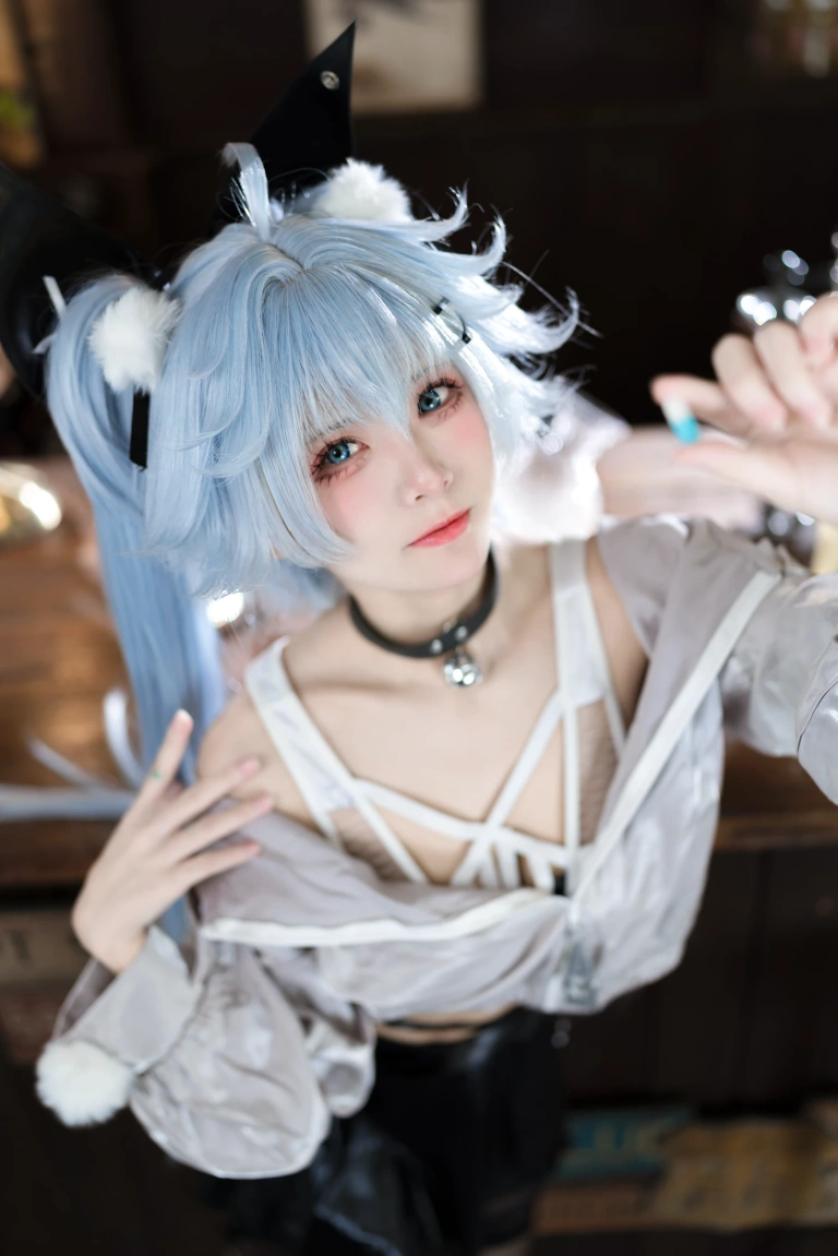 九柒喵《少女前线 芙洛伦·药心巧克力》主题写真：29张全套美图