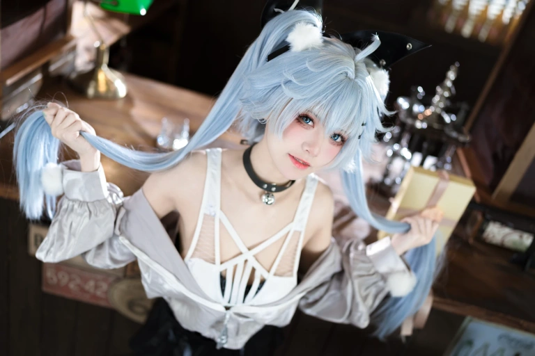 九柒喵《少女前线 芙洛伦·药心巧克力》主题写真：29张全套美图