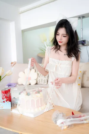 桃良阿宅《蛋糕》主题写真：33张全套美图