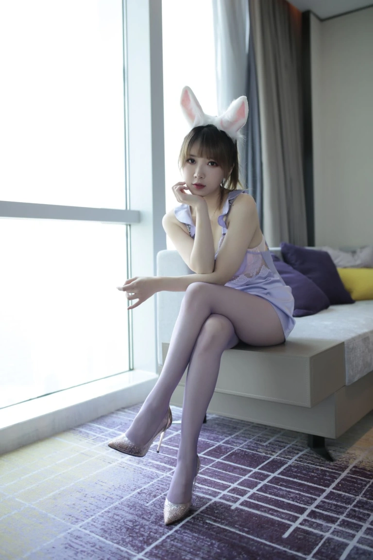 小女巫露娜《粉紫兔兔》主题写真：37张全套美图