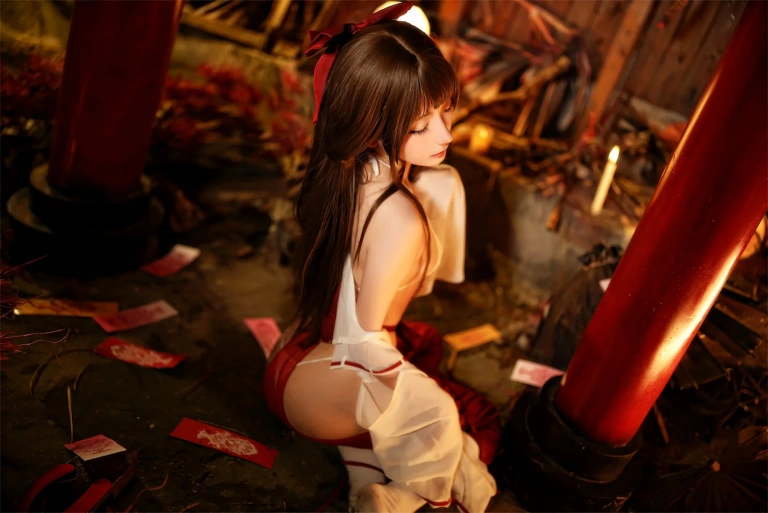 是三不是世《祈福巫女》主题写真：43张全套美图