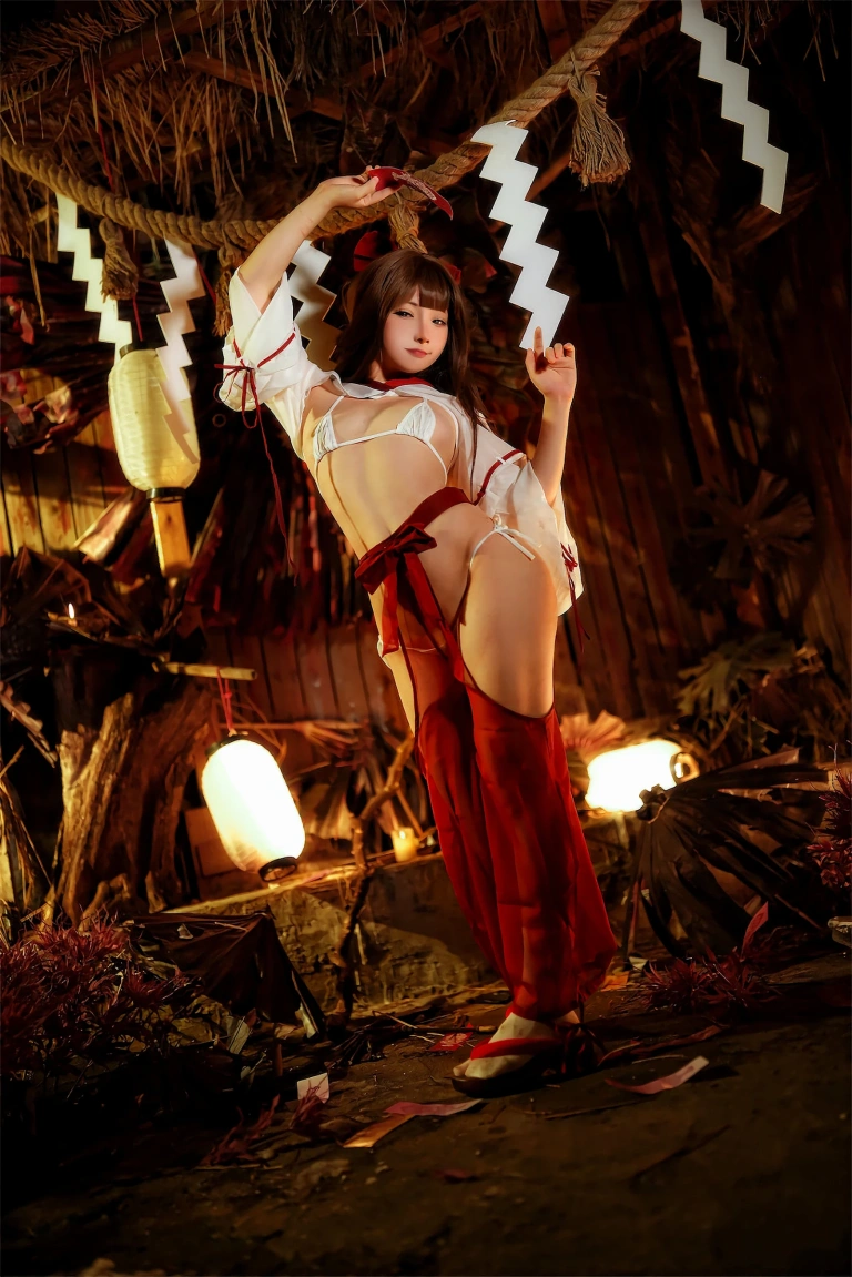 是三不是世《祈福巫女》主题写真：43张全套美图