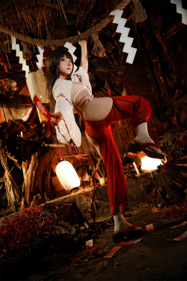是三不是世《祈福巫女》主题写真：43张全套美图