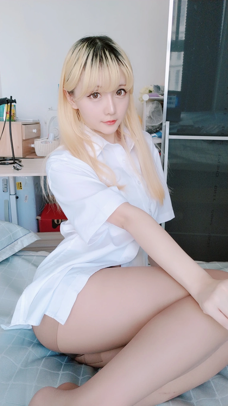 星之迟迟《定制 6-25 白衬衣》主题写真：61张全套美图，含3个视频