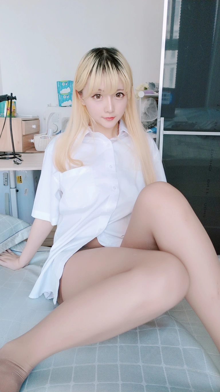 星之迟迟《定制 6-25 白衬衣》主题写真：61张全套美图，含3个视频