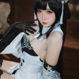 焖焖碳《碧蓝航线 鎮海 白黑礼服》主题写真：23张全套美图