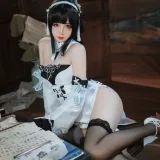 焖焖碳《碧蓝航线 鎮海 白黑礼服》主题写真：23张全套美图