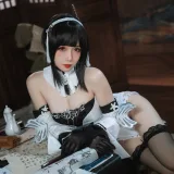 焖焖碳《碧蓝航线 鎮海 白黑礼服》主题写真：23张全套美图