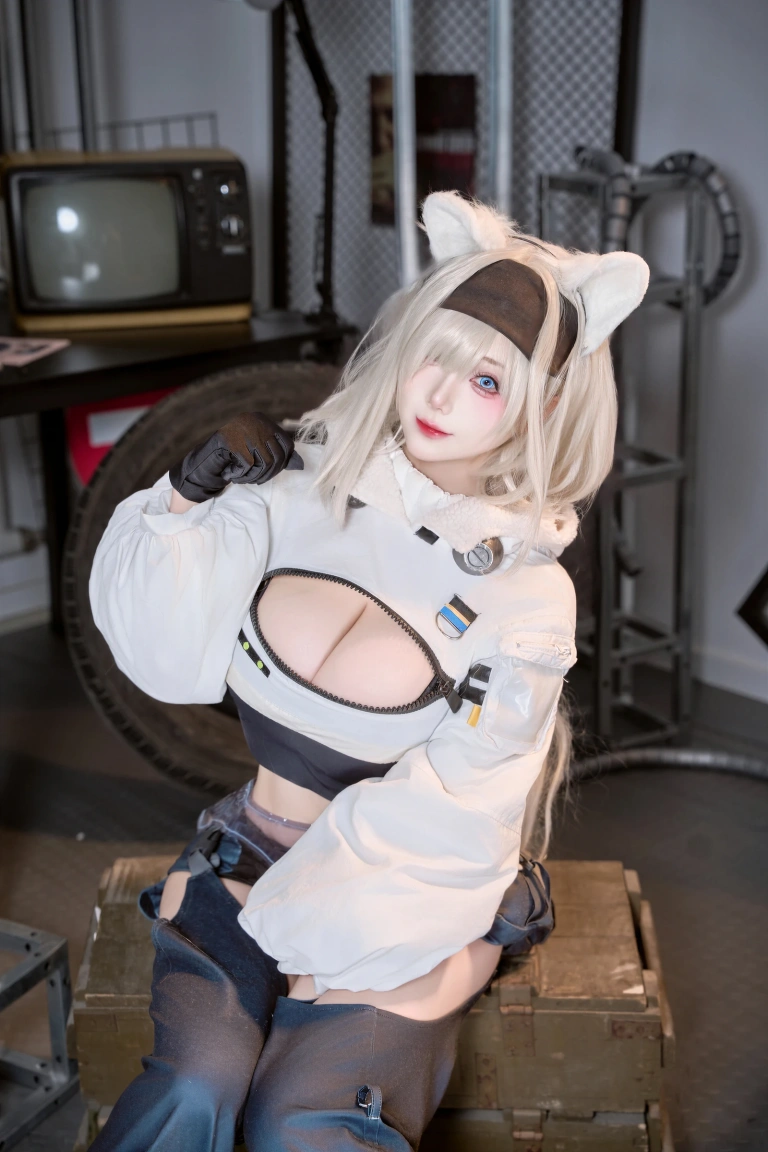 末夜《明日方舟 极光》主题写真：25张全套美图