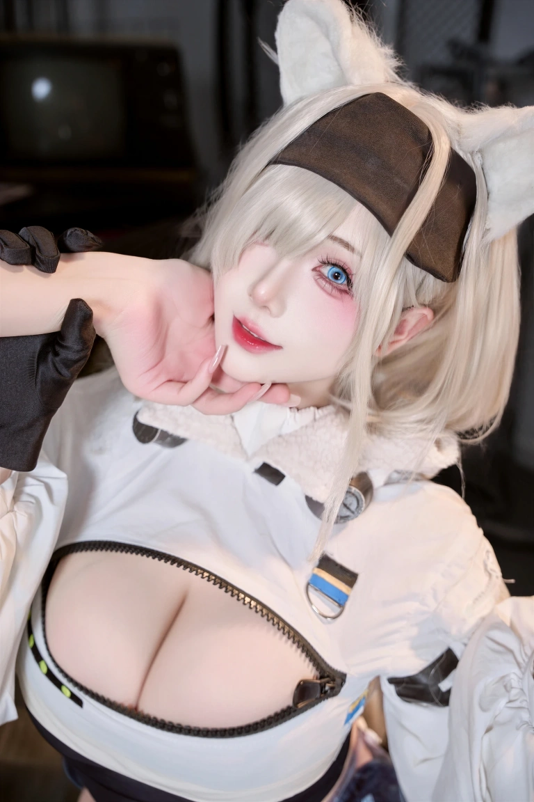 末夜《明日方舟 极光》主题写真：25张全套美图