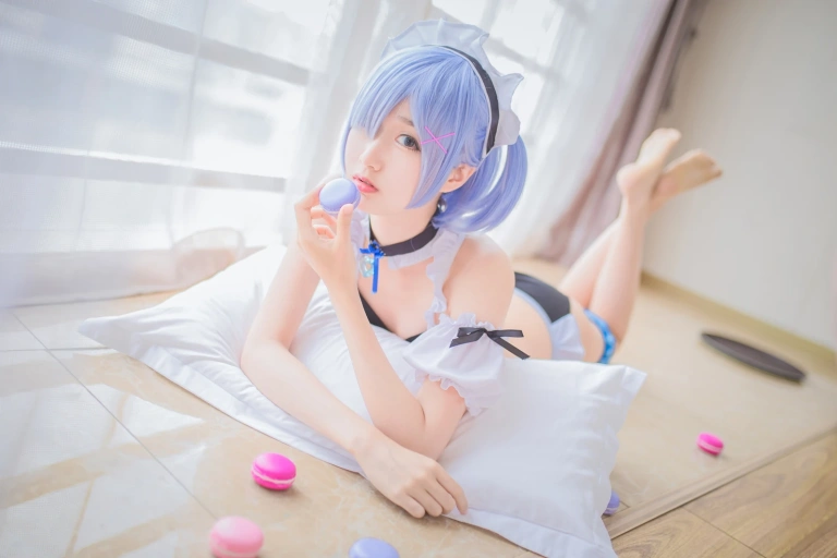 木棉棉《蕾姆泳装》主题写真：26张全套美图