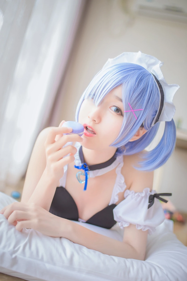 木棉棉《蕾姆泳装》主题写真：26张全套美图