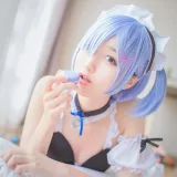 木棉棉《蕾姆泳装》主题写真：26张全套美图