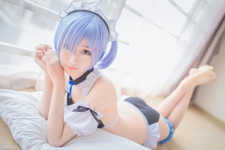 木棉棉《蕾姆泳装》主题写真：26张全套美图
