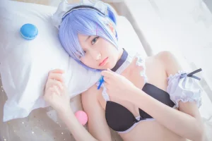 木棉棉《蕾姆泳装》主题写真：26张全套美图