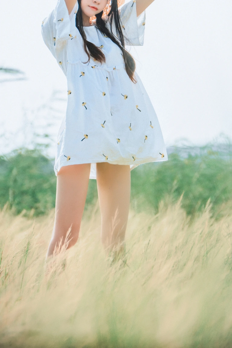 桜桃喵《田野》主题写真：29张全套美图