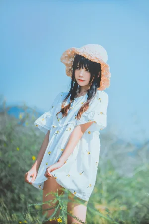 桜桃喵《田野》主题写真：29张全套美图