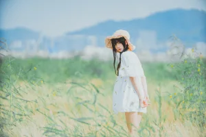 桜桃喵《田野》主题写真：29张全套美图