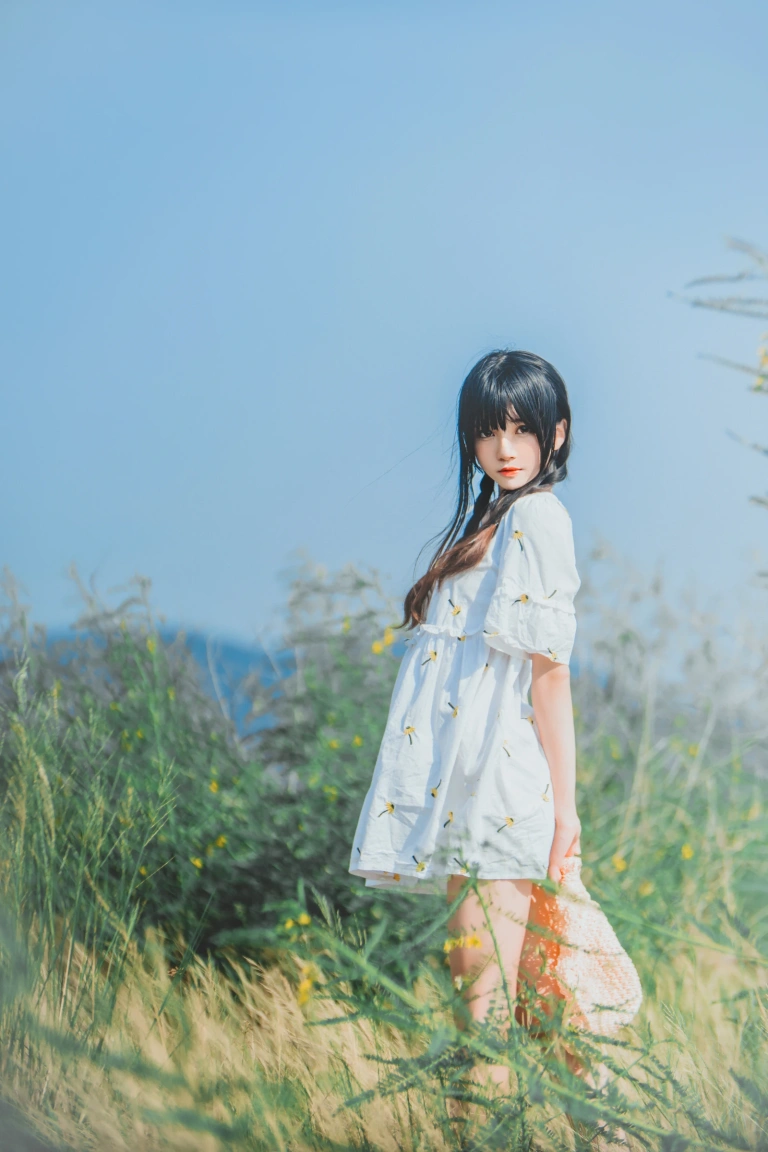 桜桃喵《田野》主题写真：29张全套美图