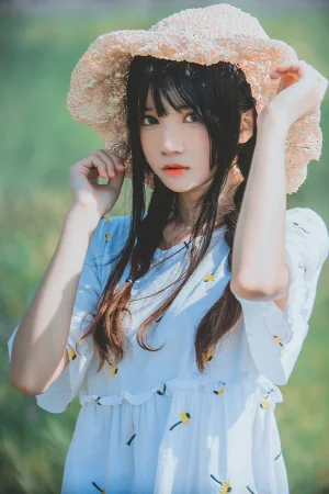 桜桃喵《田野》主题写真：29张全套美图