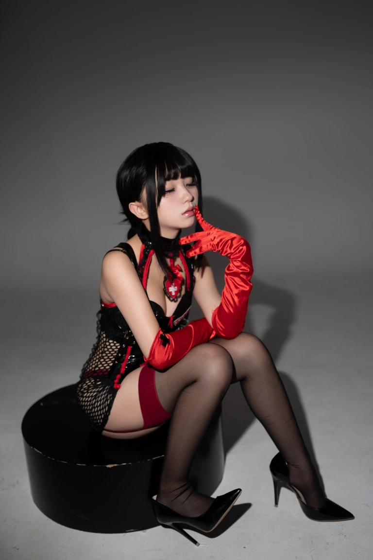花铃《特工护士》主题写真：31张全套美图