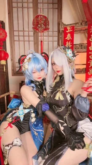 九言&小瑶幺幺《原神新春 甘雨&申鹤海灯节双人》主题写真：34张全套美图，含8个视频