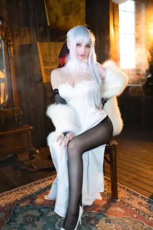 前羽《碧蓝航线 德雷克》主题写真：41张全套美图