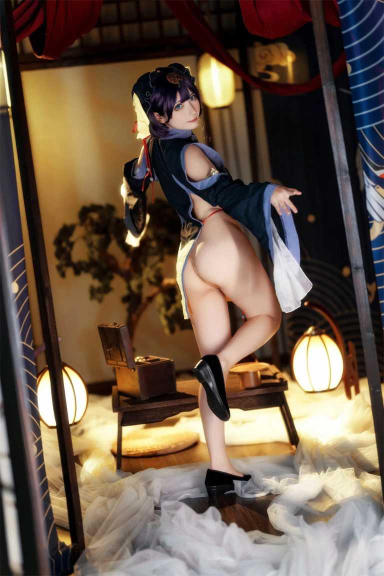是三不是世《小僵尸》主题写真：50张全套美图