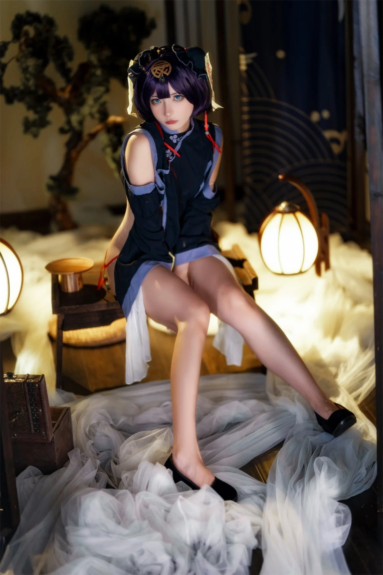 是三不是世《小僵尸》主题写真：50张全套美图
