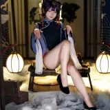 是三不是世《小僵尸》主题写真：50张全套美图