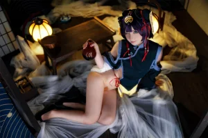 是三不是世《小僵尸》主题写真：50张全套美图