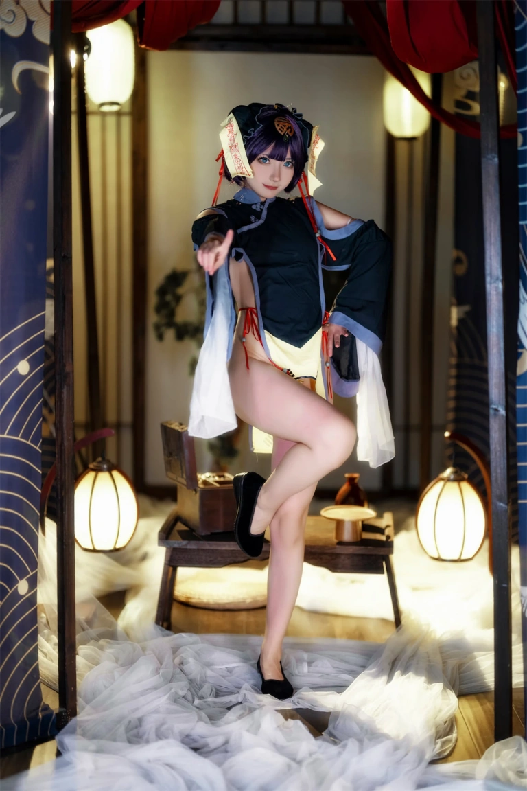 是三不是世《小僵尸》主题写真：50张全套美图