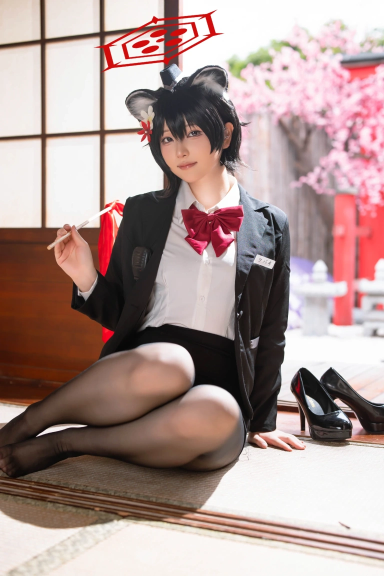 屿鱼《蔚蓝档案 春日椿 导游》主题写真：55张全套美图