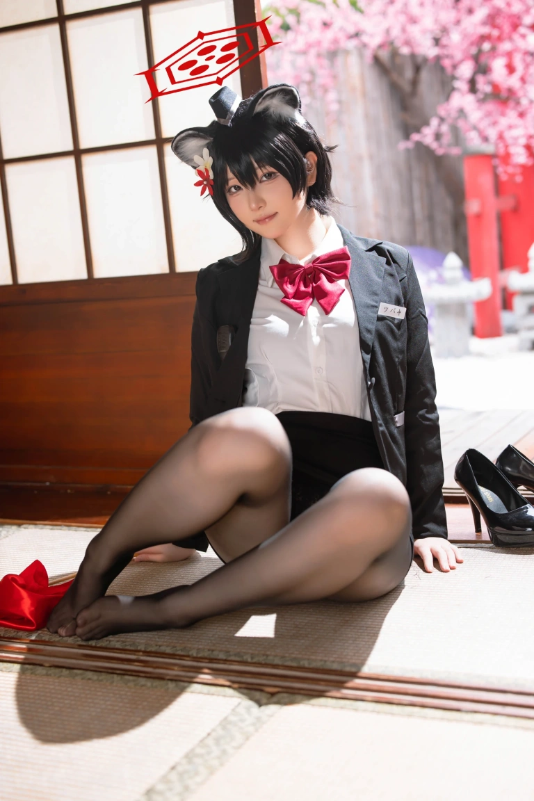 屿鱼《蔚蓝档案 春日椿 导游》主题写真：55张全套美图