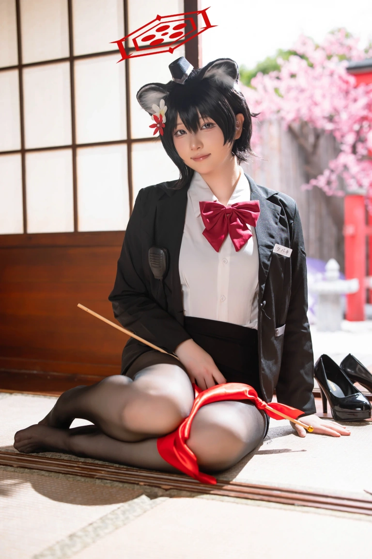 屿鱼《蔚蓝档案 春日椿 导游》主题写真：55张全套美图