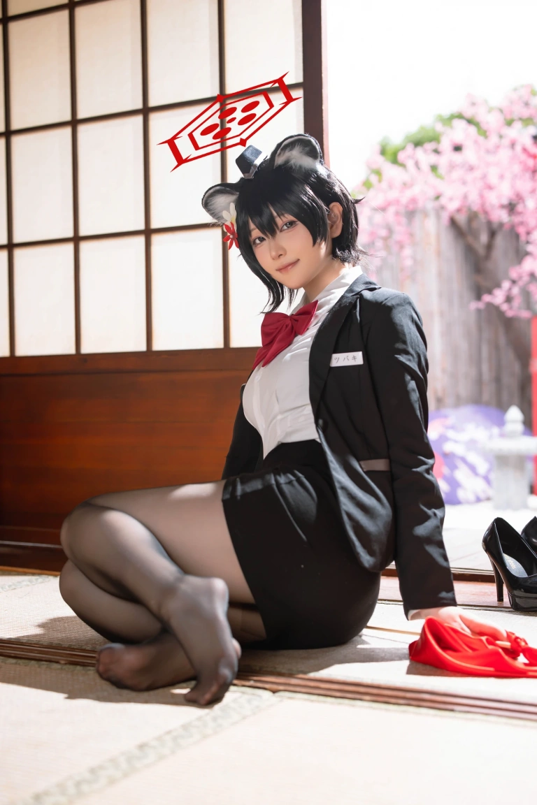 屿鱼《蔚蓝档案 春日椿 导游》主题写真：55张全套美图