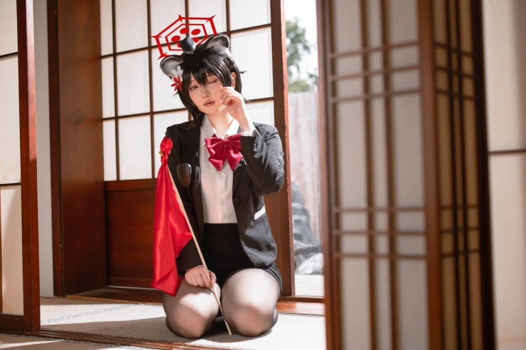 屿鱼《蔚蓝档案 春日椿 导游》主题写真：55张全套美图