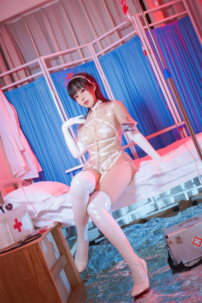 虎森森《透明护士》主题写真：60张全套美图