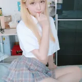 星之迟迟《定制 6-25 短制服裙》主题写真：66张全套美图，含1个视频